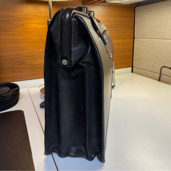 COLE HAAN - ITALIAN MADE - LEATHER BRIEFCASE DOCTOR / LAWYER BAG - Picture 9 of 16